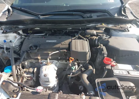 2017 Honda Civic Lx из США, поврежденный, VIN 1HGCR2F11HA152780